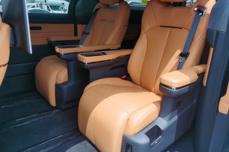 Used Geely Galaxy LEVC L380 2024 140-Degree 6-Seater All-Wheel-Drive Ultra Left Rear Seat