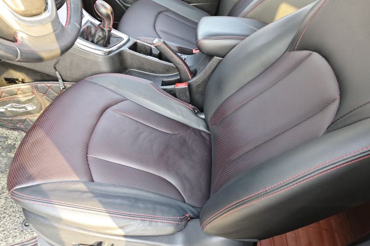 Used Baojun 560 2015 1.8L manual luxury version