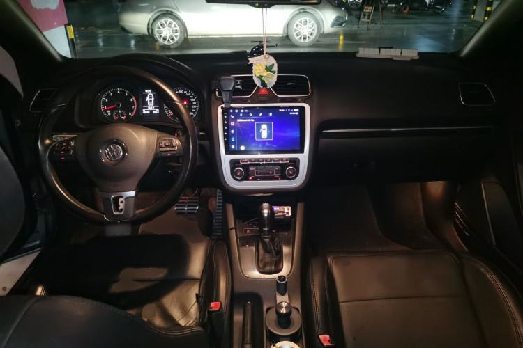 Used Volkswagen Eos 2011 2.0 TSI Center Console