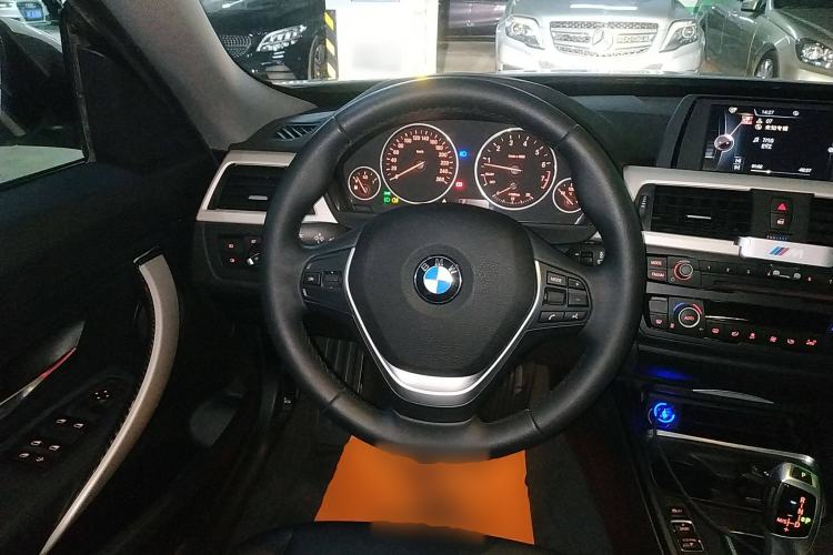 Used BMW 3 Series GT 2014 320i Leading Model
