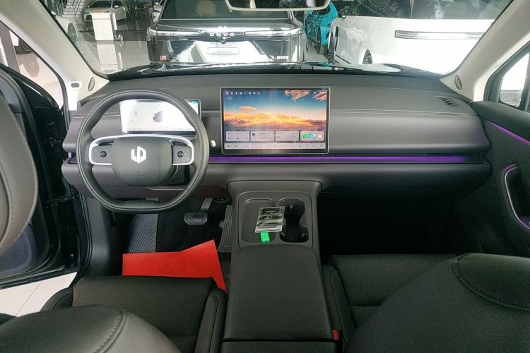 Used Leapmotor C16 2024 Range-Extended 200 Smart Enjoyment Edition Center Console