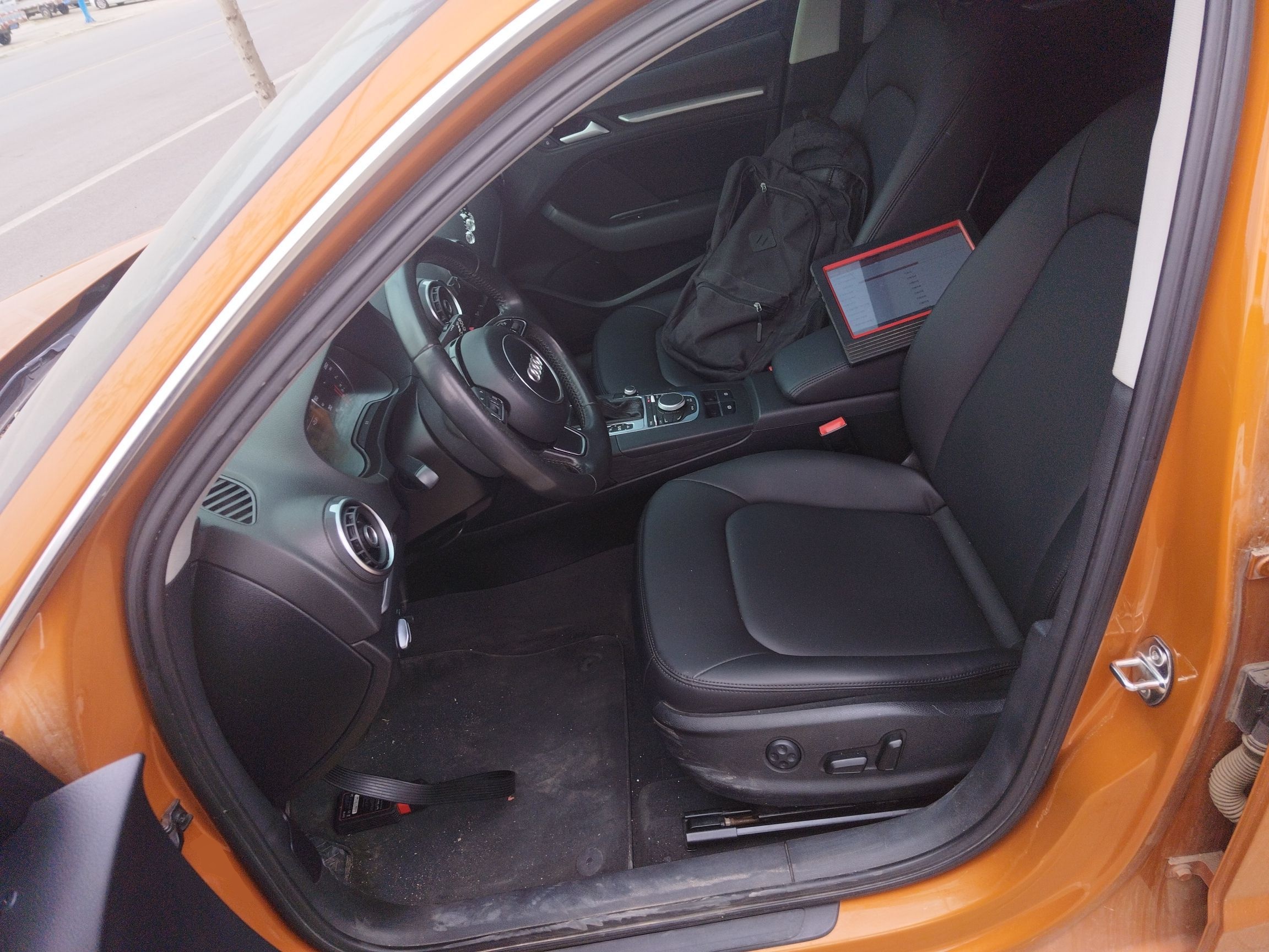 Переднее сиденье в автомобиле