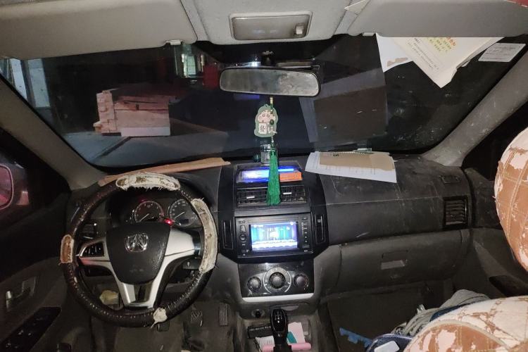 Used BAIC Weiwang M20 2014 1.5L Luxury Version BJ415B Center Console