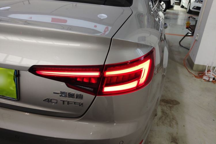 Used Audi A4L 2019 40 TFSI Ambition China VI Right Rear Taillight
