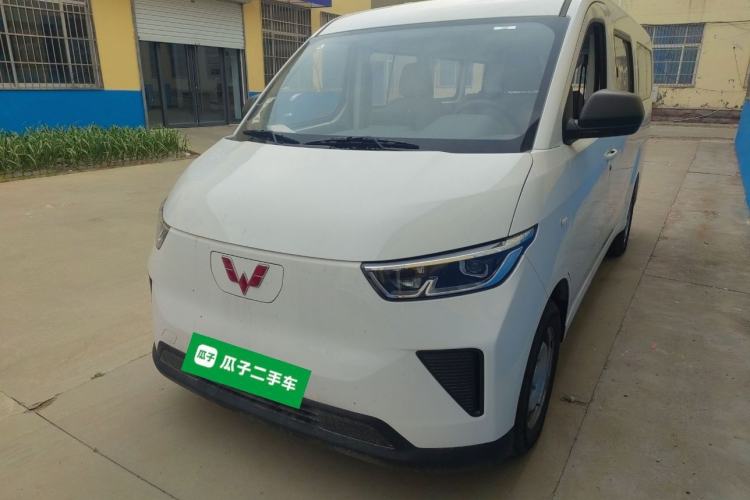 Used Wuling Yangguang 2024 300KM Comfort Version Passenger Van 75kW