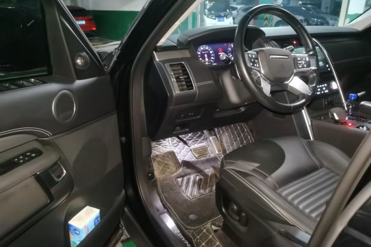 Used Land Rover Discovery 2021 360 PS R-Dynamic SE Driver Seat