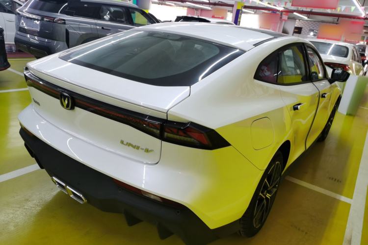 Used CHANGAN UNI-V iDD 2024 Blue Whale Smart Electric iDD 136km ZhiKu Model