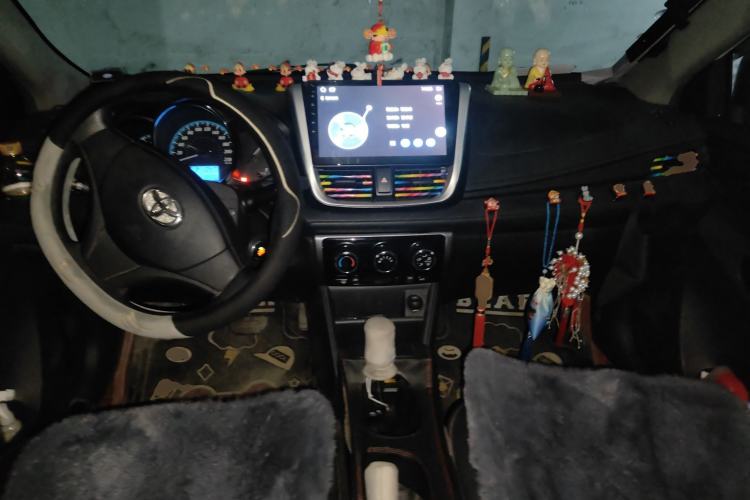 Used Toyota YARiS L Zhi Xiang 2017 1.5E CVT Dynamic Edition Center Console