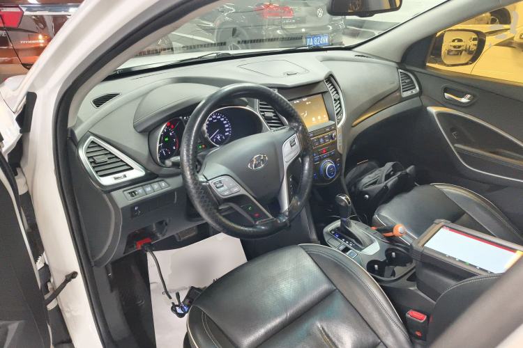 Used Hyundai Santa Fe 2017 2.4L Automatic Two-Wheel Drive Smart Version 5 Seats Center Console