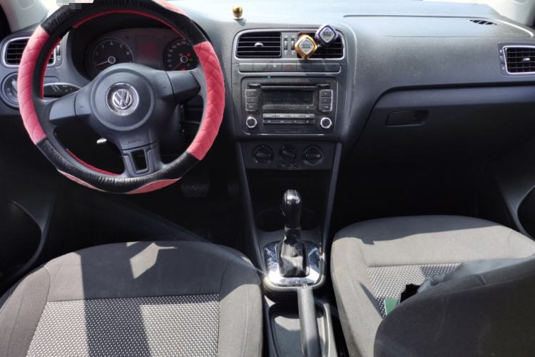 Used Volkswagen Polo 2013 1.6L Automatic Comfort Edition Center Console