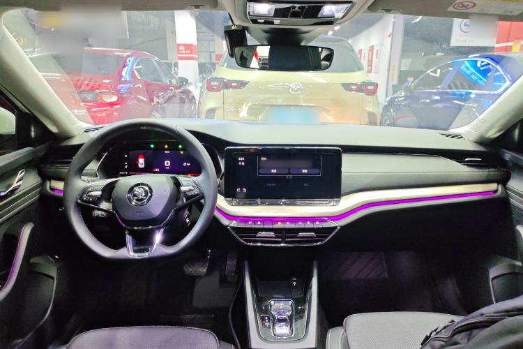 Used Skoda Octavia 2023 Revised PRO TSI280 Luxury Edition Center Console