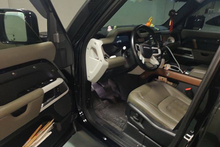 Used Land Rover Defender 2022 110 P400 Dark Edition Driver Seat