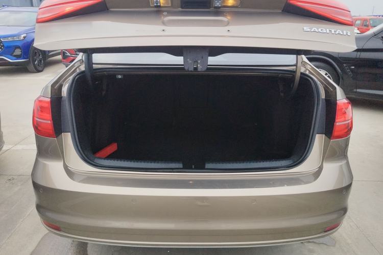 Used Volkswagen Sagitar 2015 1.6L Automatic Comfort Model
