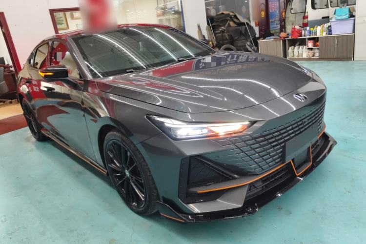 Used CHANGAN UNI-V 2022 1.5T Sport Edition Front Right 45 Deg