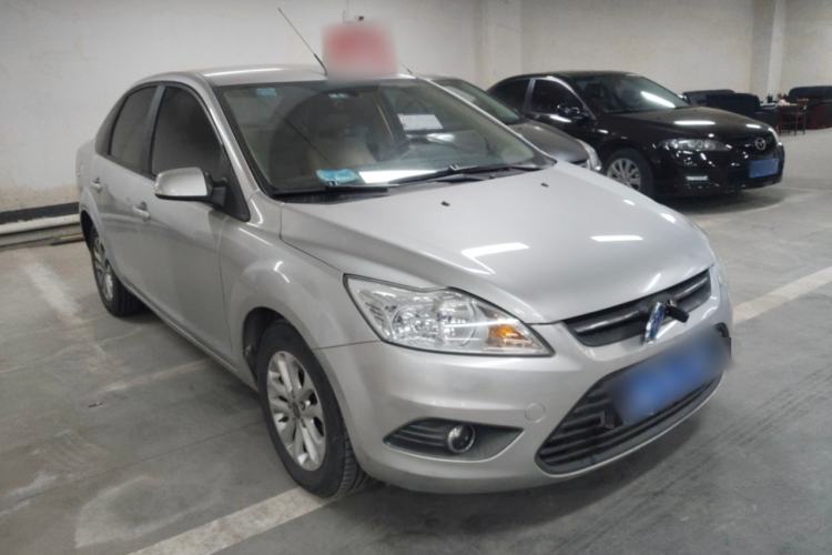 Used Ford Focus 2013 Sedan Classic 1.8L Manual Base Model Front Right 45 Deg