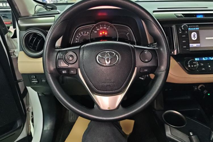 Used Toyota RAV4 2015 2.0L CVT Two-Wheel Drive Fashion Edition