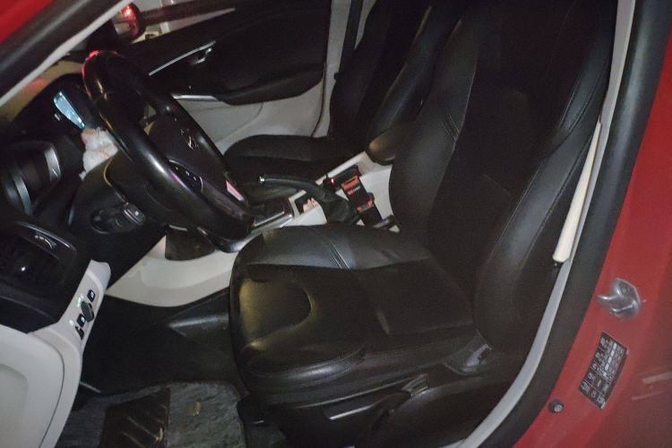 Used Volvo V40 2015 1.6T Zhiyi Edition