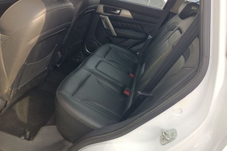 Used Haval H2 2016 Red Label 1.5T Manual Two-Wheel Drive Urban Edition Left Rear Seat