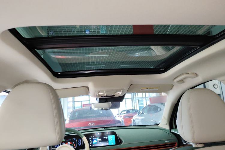 Used ORA Good Cat 2022 Morandi Edition 400km Standard Range Premium Version Lithium Iron Phosphate Headliner