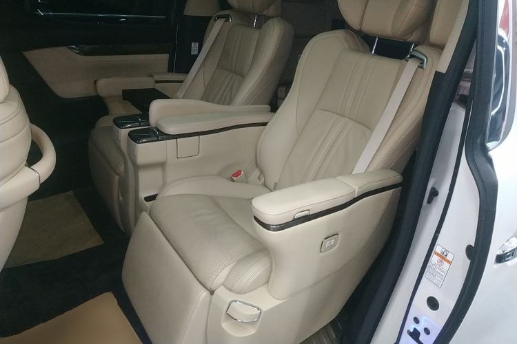 Used Toyota Alphard 2018 Revised Version 3.5L Premium Edition
