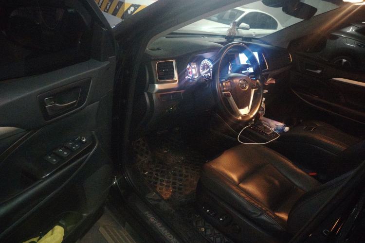 Used Toyota Highlander 2018 2.0T Four-Wheel Drive Luxury Edition 7 Seats China V Emission Standard
