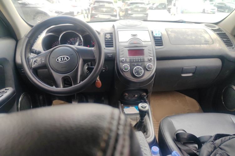 Used Kia Soul 2012 1.6L MT GLS Center Console