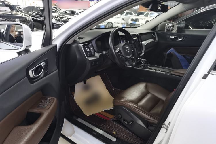 Used Volvo XC60 2020 T5 4x4 Zhiyi Luxury Edition