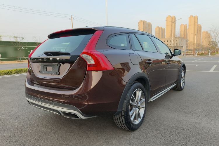 Used Volvo V60 2016 Cross Country T6 AWD

