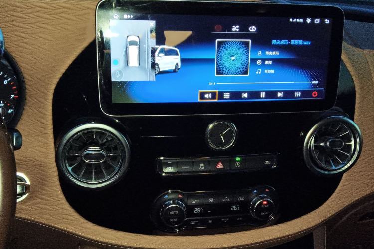 Used Mercedes-Benz Vito 2023 2.0T Business Version 7 Seats Audio And AC Panel