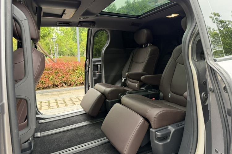 Used Toyota SIENNA 2023 2.5L Hybrid Platinum Edition