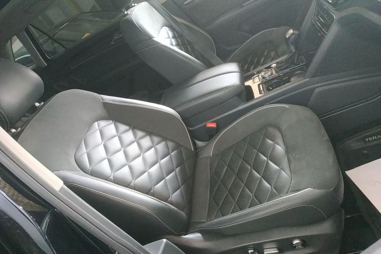 Used Volkswagen Teramont X 2019 530 V6 Four-Wheel Drive Prestige Luxury Edition Right Front Seat