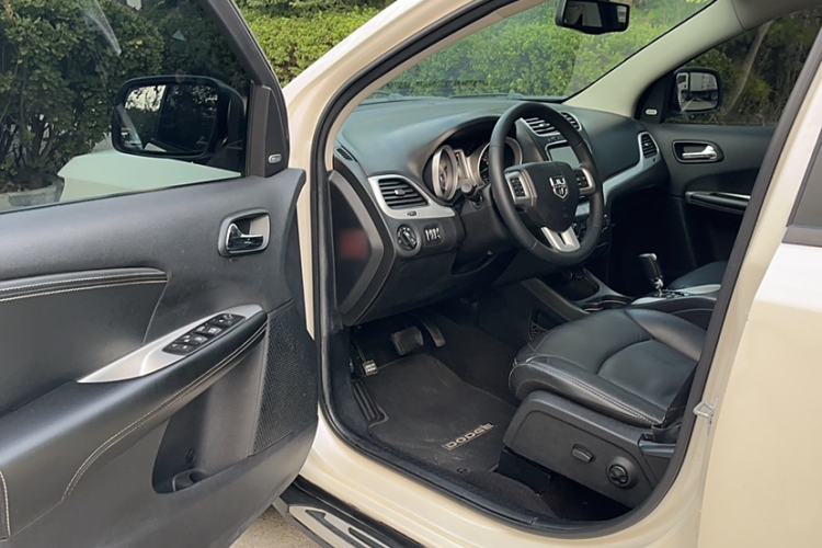 Used Dodge Journey 2013 2.4L Two-Wheel Drive Luxury Version