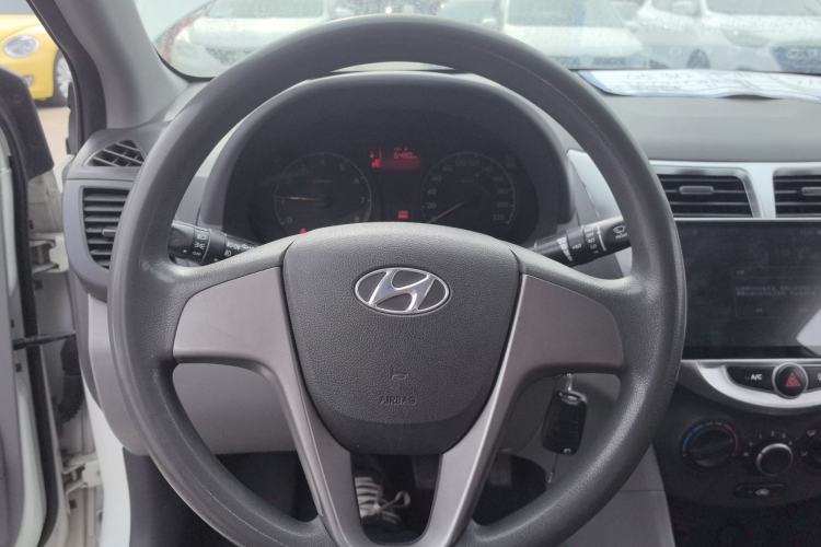 Used Hyundai Verna (older generation) 2014 1.4L Manual Smart GLS Trim Steering Wheel