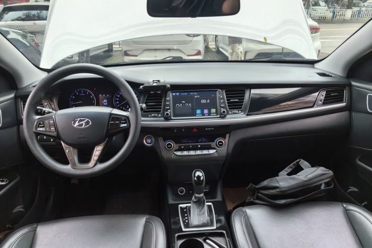 Used Hyundai Mistra 2017 1.8L Automatic Smart GLS China V Standard Center Console