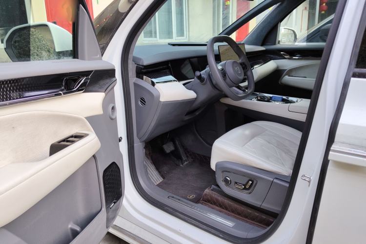 Used Zeekr 009 2024 Six-Seat Executive Version 4WD 108 kWh