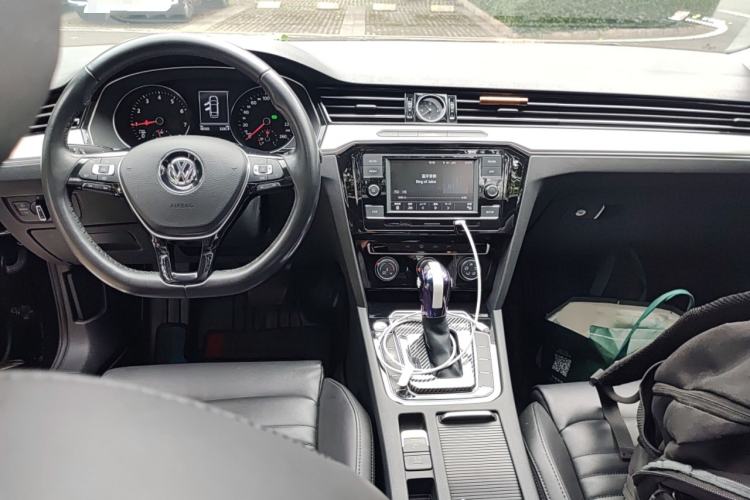 Used Volkswagen Magotan 2019 330TSI DSG Leading Model China VI Standard Center Console