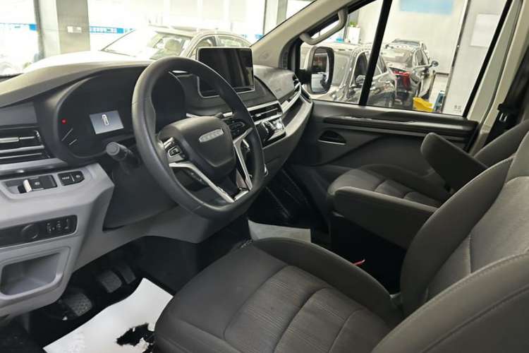 Used Iveco Fidato 2023 C30 Passenger Van 2.0T 93kW Manual Transmission Xingtu Edition Low Roof
