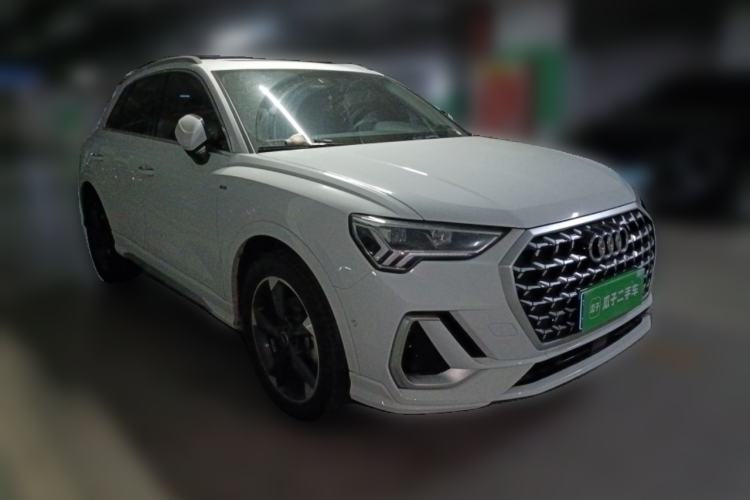 Used Audi Q3 2024 35 TFSI Fashion Dynamic Edition Front Right 45 Deg