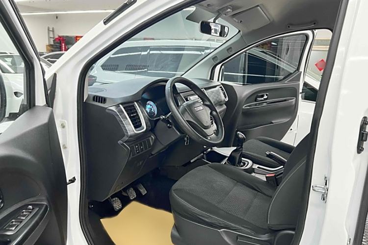 Used Jinbei Gold Hiace M Classic 2022 Panda Edition 1.5L Engineering Lion Passenger Van 6 Seats