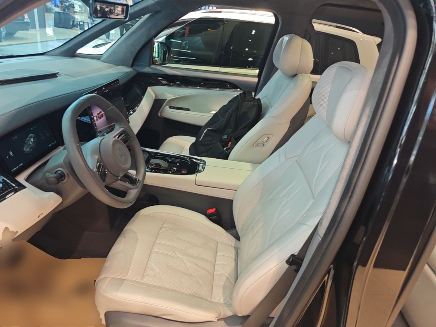 Zeekr 009 2024 Six-Seat Executive Version 4WD 108 kWh — снимка 17