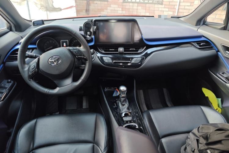 Used Toyota C-HR 2018 2.0L Leading with Sunroof China V Standard Center Console