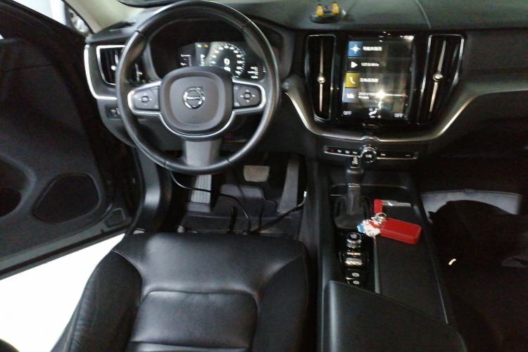 Used Volvo XC60 2021 T5 4x4 Smart Luxury Edition Steering Wheel