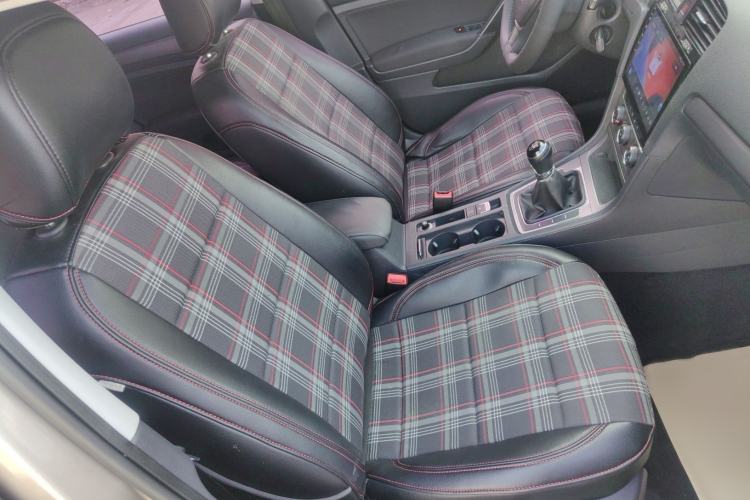 Used Volkswagen Golf 2016 1.6L Manual Fashion Edition
