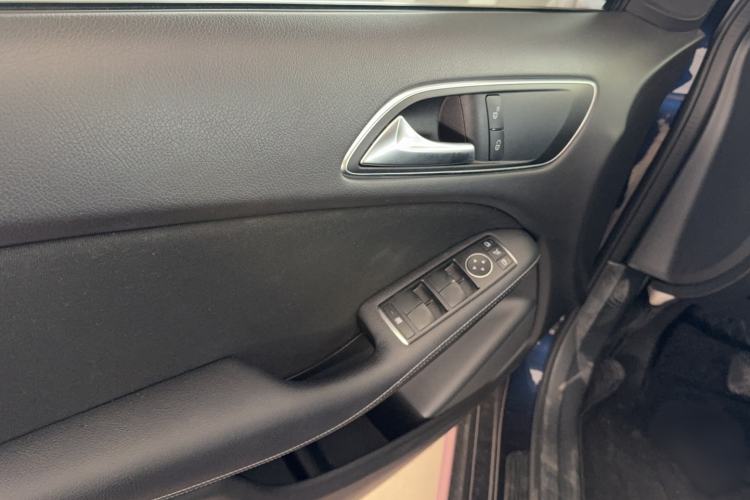 Used Mercedes-Benz B-Class 2017 B 180 Center Console