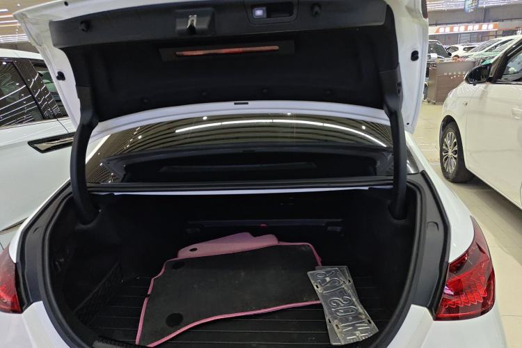 Used Mercedes-Benz C-Class 2024 Second Facelift C 260 L Sport Edition Trunk