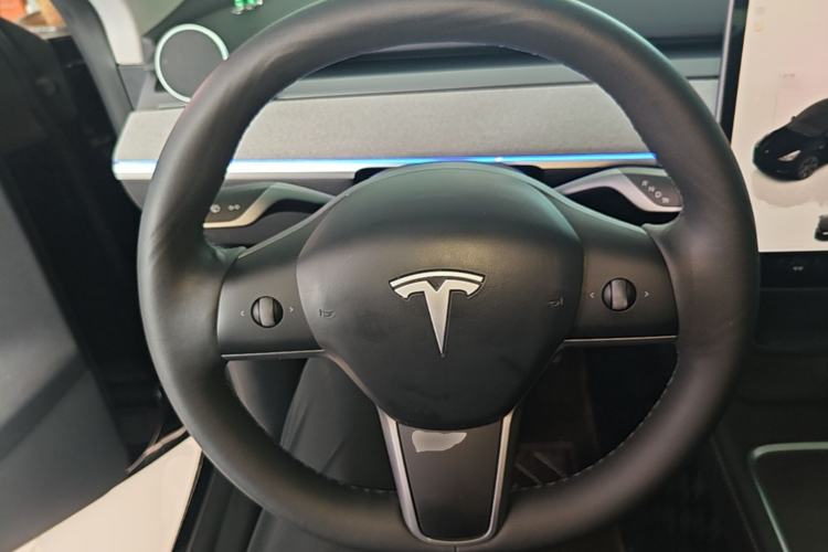 Used Tesla Model Y 2023 Long-Range All-Wheel-Drive Version
