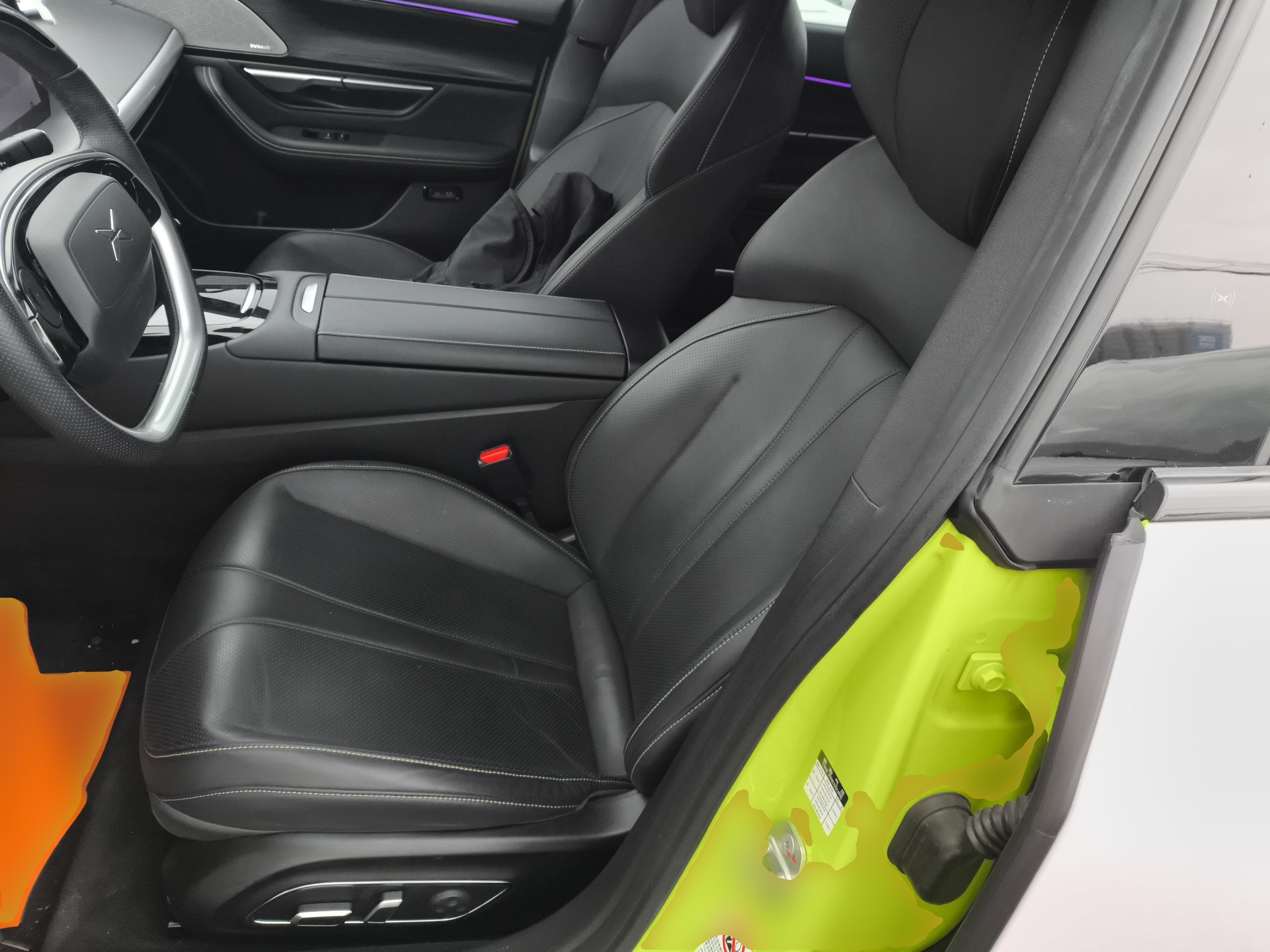 Переднее сиденье в автомобиле