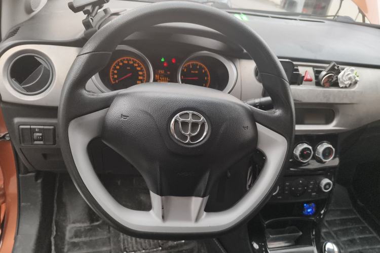 Used Brilliance H220 2014 1.5L AMT Sunroof Version
