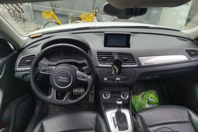 Used Audi Q3 2015 35 TFSI quattro Technology Edition Center Console