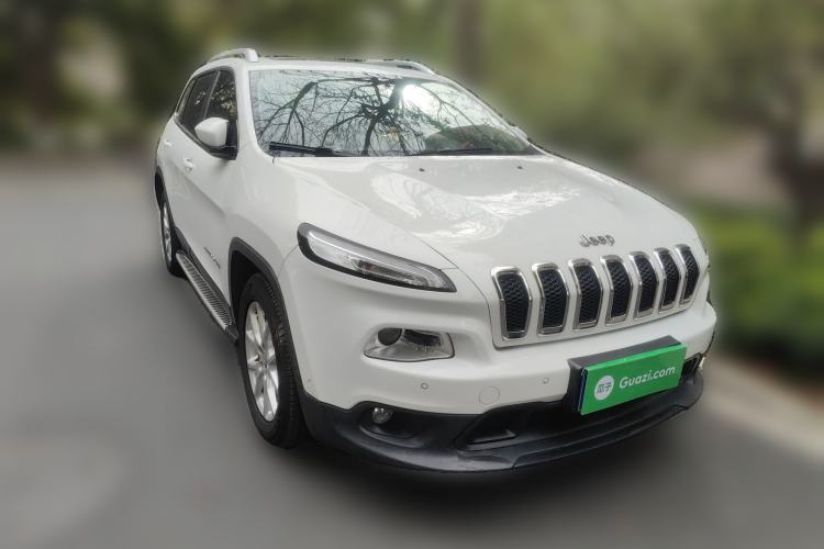 Used Jeep Cherokee 2016 2.4L Leading Edition Front Right 45 Deg